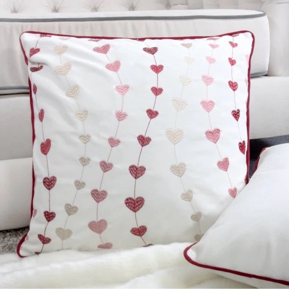 NWOT Duplantis Embroidery White/Pink Heart Patterned Valentine’s Day Pillow ❤️ - Picture 5 of 7